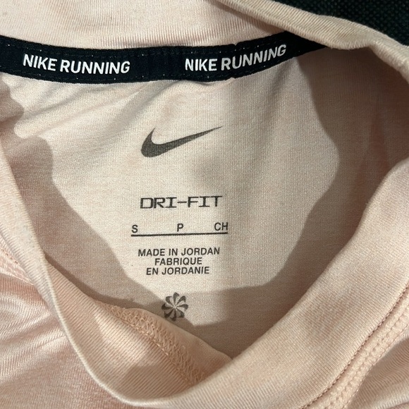 🔥Nike Running Cream Long Sleeve Tee Classic Athletic Style🔥 - Picture 6 of 7